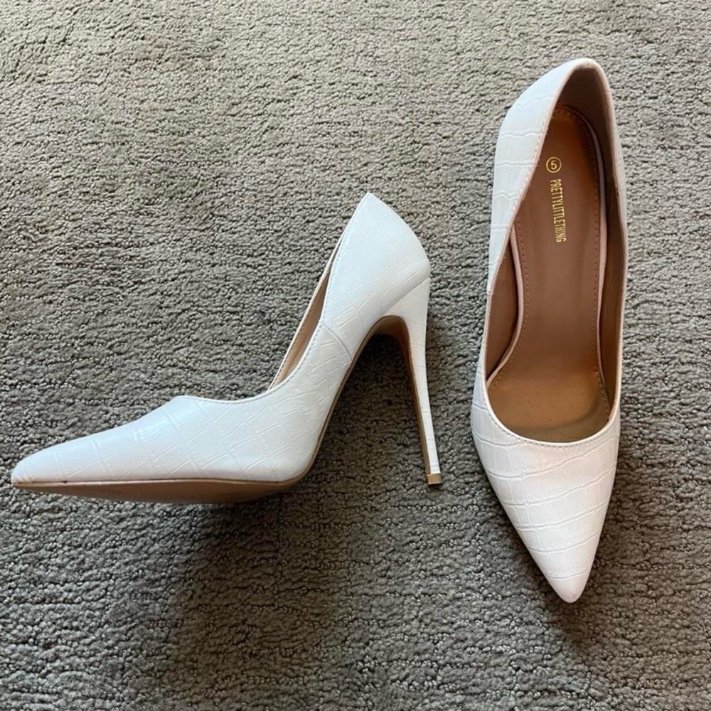 Pretty little things pumps